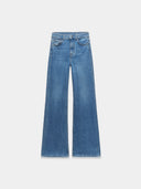 High-waisted jeans with a flared legs