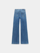 High-waisted jeans with a flared legs
